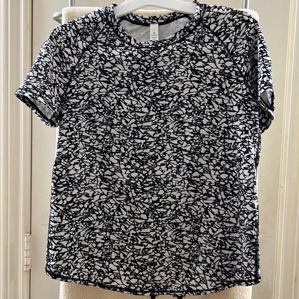 Lululemon short sleeves t-shirt size 2